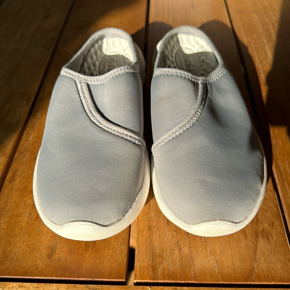 Crocs lite ride women’s waterproof clogs mules shoe size 7 gray